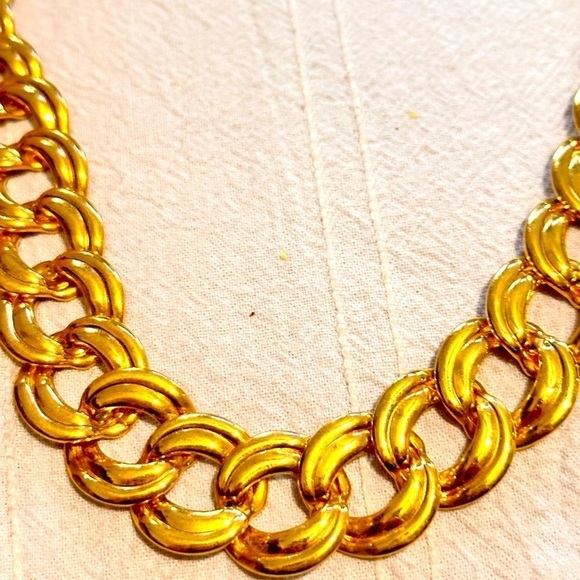 NAPIER Necklace gold chain Curb Link Tone Metal chunky choker vintage 4040 Y - Picture 2 of 9